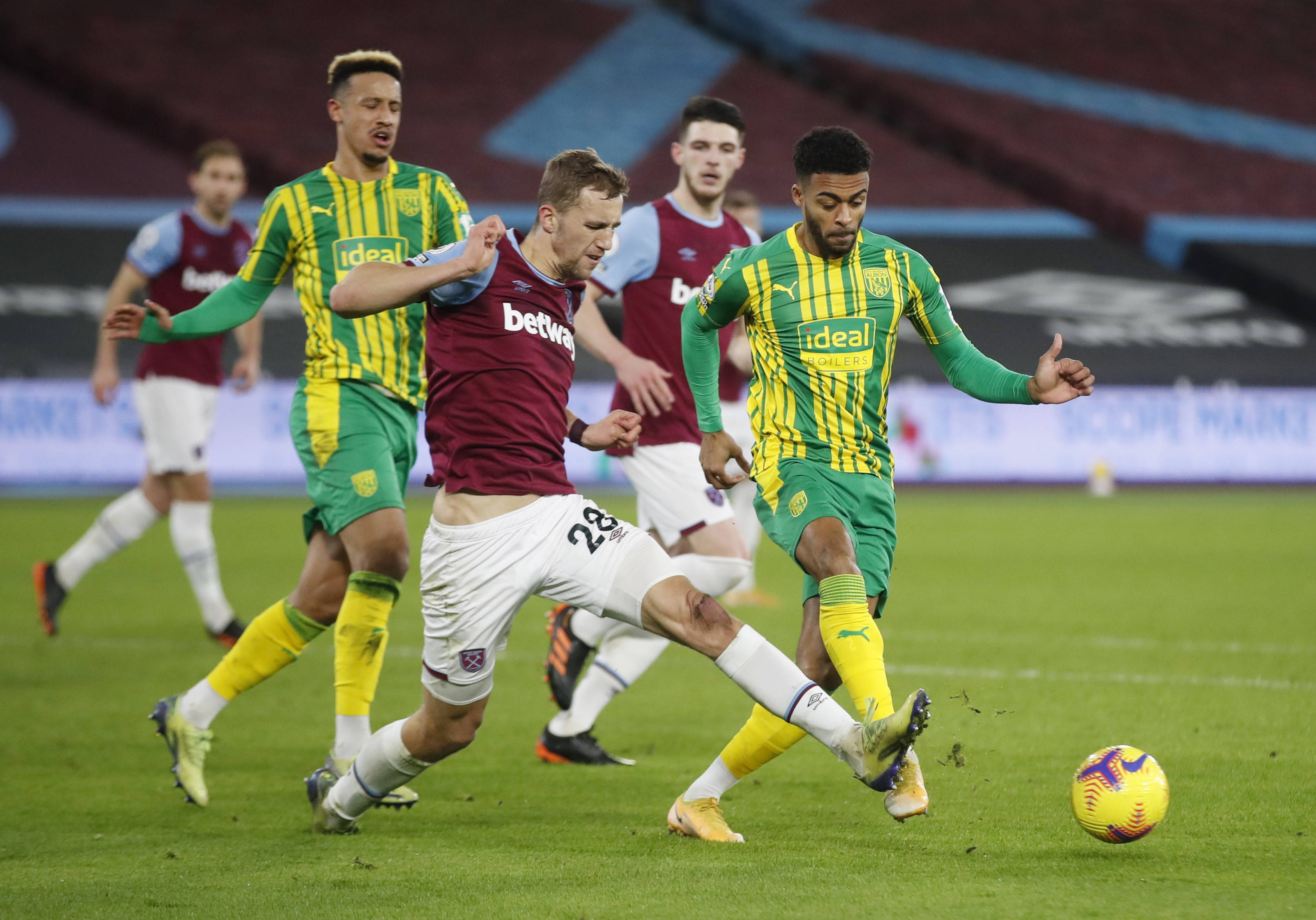 中表现亮眼 中表现亮眼